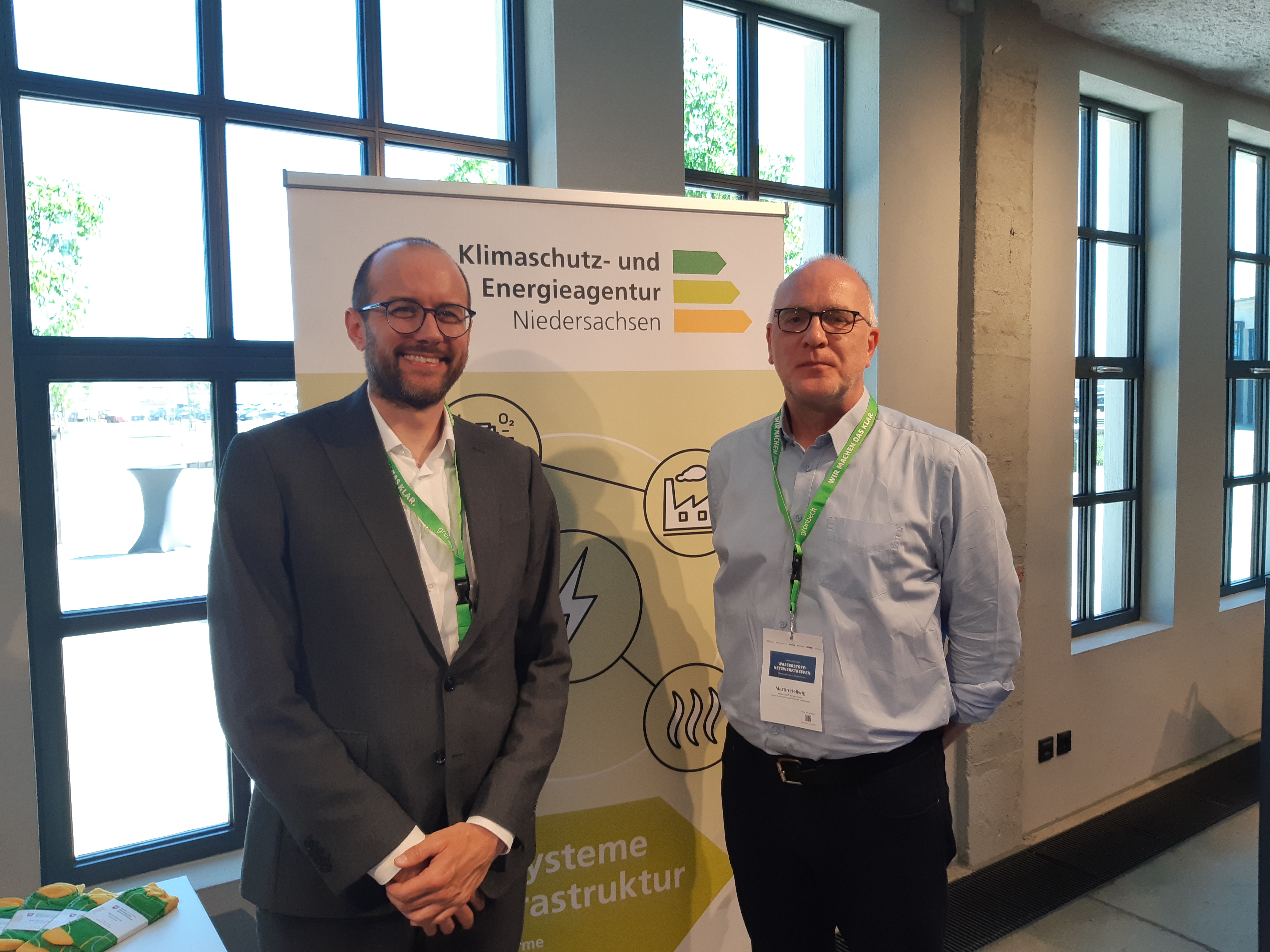 Dr. Alexander Bedrunka (Niedersächsisches Wasserstoffnetzwerk) und Martin Hellwig (Wasserstoffnetzwerk Leine-Weser)