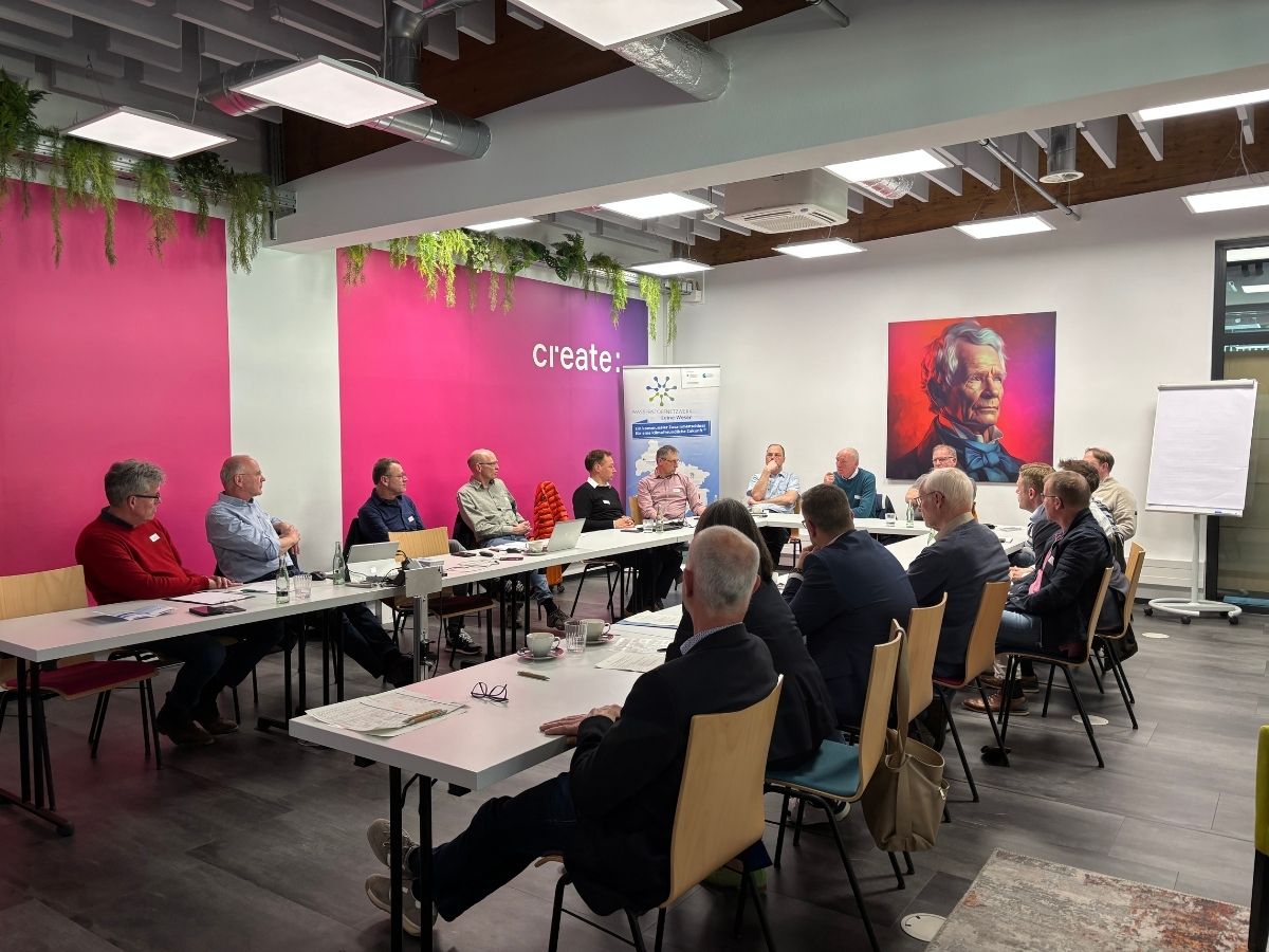 Teilnehmende des zweiten Workshops in Holzminden "Wasserstoff in der Industrie"